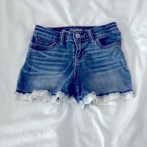Cat & Jack Girls Jean Shorts. Size S (6/6X)